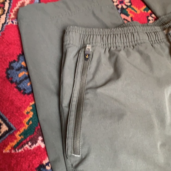 L. L. Bean Multi-Sport Pants size M/Tall - Picture 7 of 7